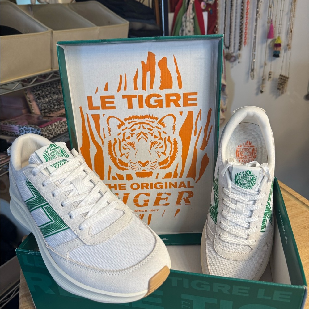 #311: Le Tigre White and Green Men's size8/ Women’s size10 Sneakers - Picture 3 of 5